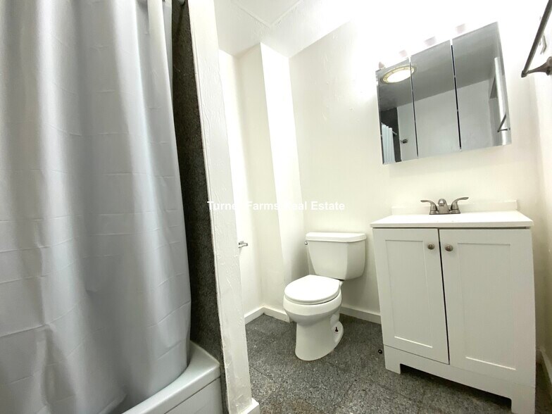 Building Photo - 270 Bowdoin St