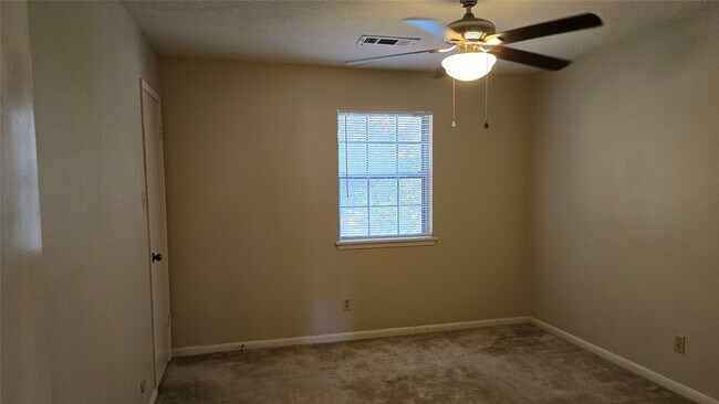 Building Photo - 6207 Jadecrest Dr
