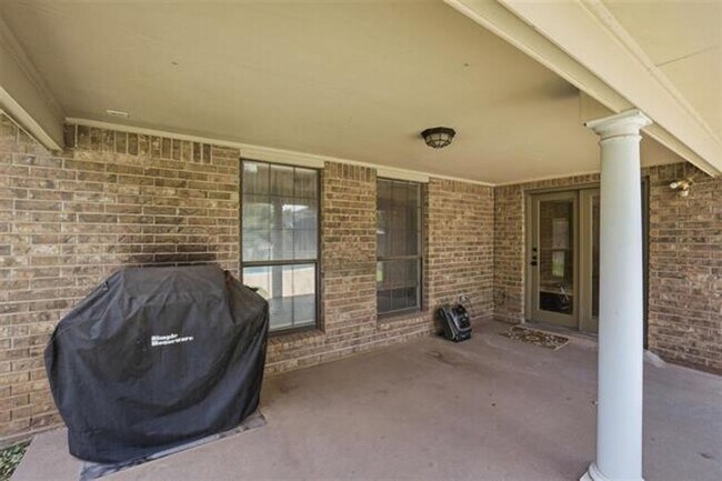 Building Photo - Beautiful 4 Bedroom Home with Pool – Available Now!