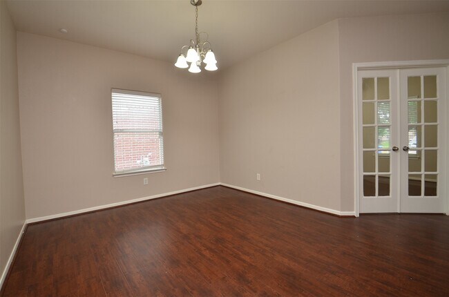 Building Photo - 2707 Roaring Oaks Ln