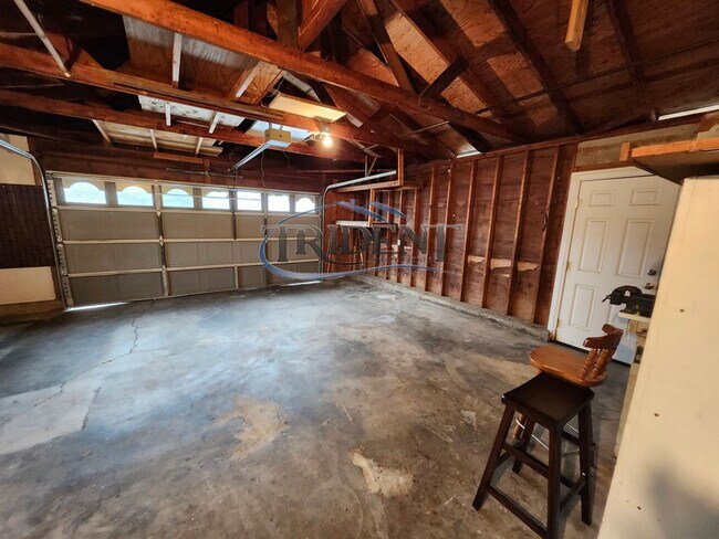 Building Photo - Cute 3 bedroom 2 bath