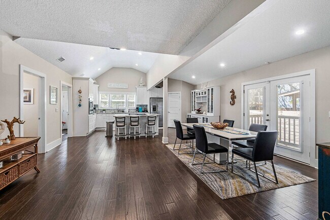 Building Photo - 76 Sanford St