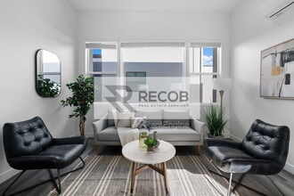 Building Photo - 1638 Elm Ave