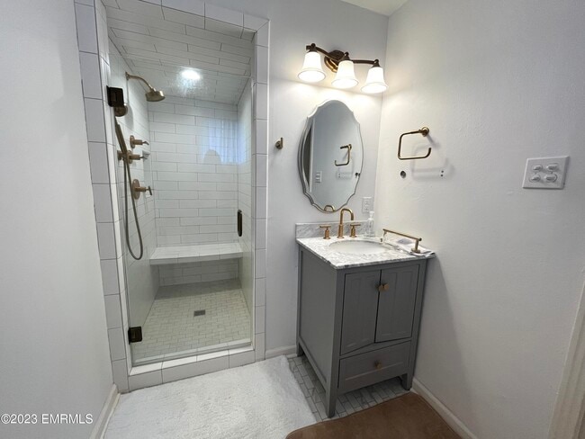 Building Photo - 2113 Valleyview Dr