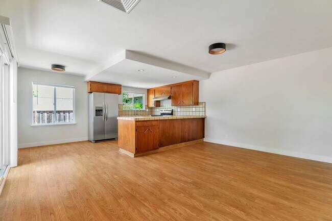 Building Photo - Move-In Ready Cambrian Gem – New Appliance...