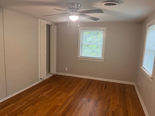 Building Photo - Lovely 2-Bedroom Townhouse in Heart of Ral...