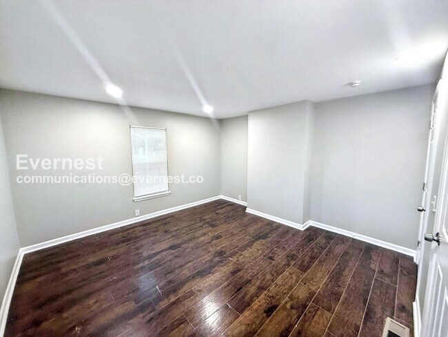 Building Photo - 8234 4th Ave S