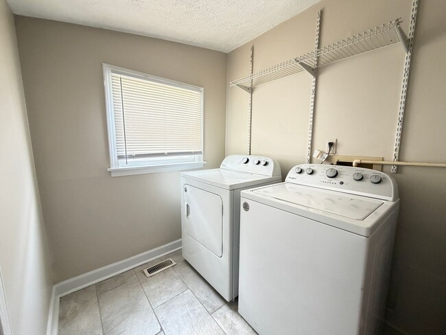 Building Photo - 1411 Sale Ave