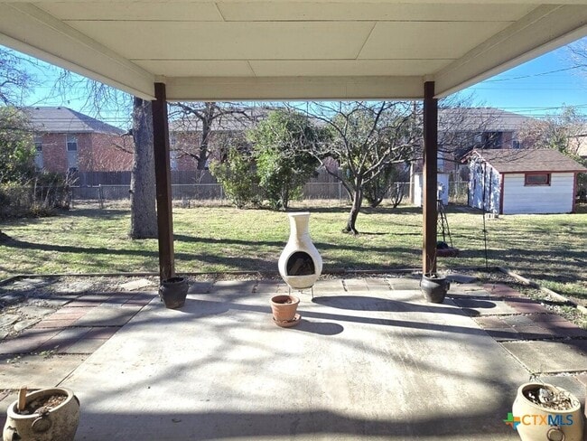 Building Photo - 406 Oak St