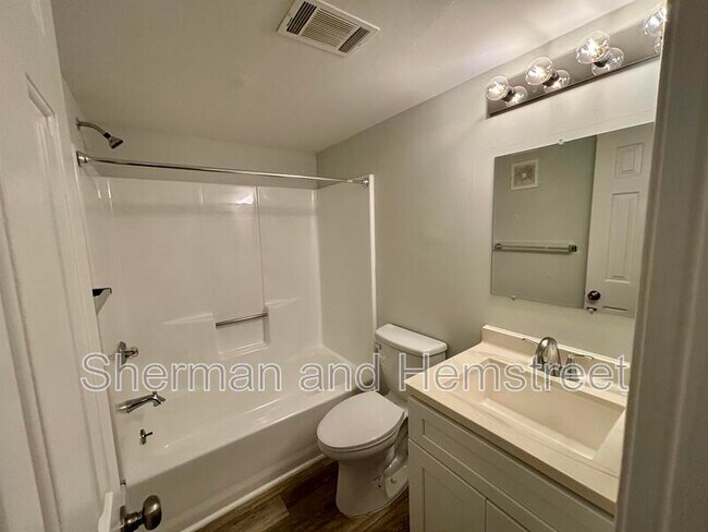 Building Photo - 607 Windsong Cir