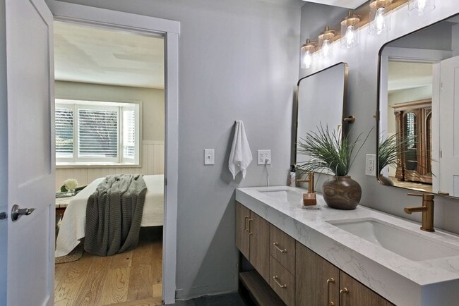 Building Photo - One Of A Kind Freeland Home with Two Seper...