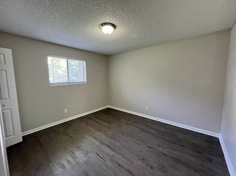 Building Photo - 5026 Westchase Ct