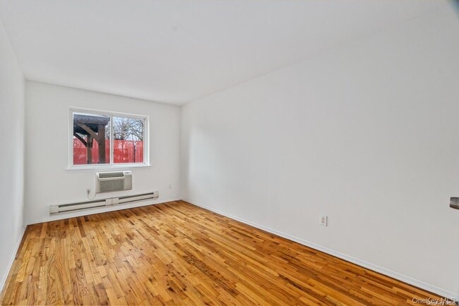 Building Photo - 155-09 Locke Ave