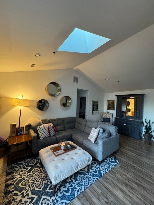 Building Photo - 906 Thornwood Dr