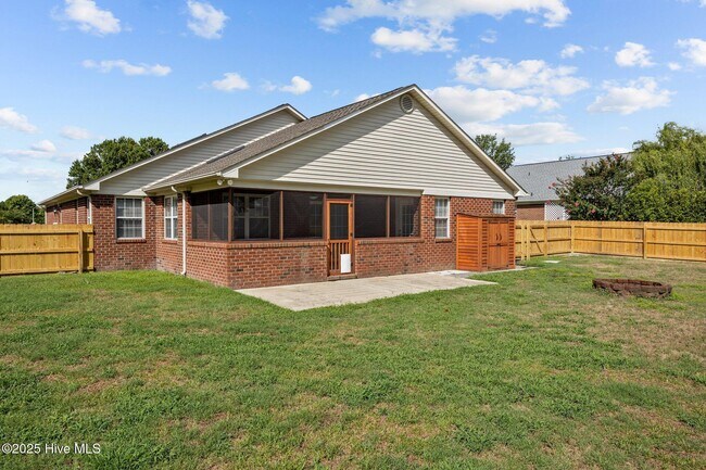 Building Photo - 100 Iverson Ln