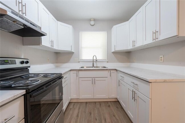 Building Photo - 344 Woodview Ave