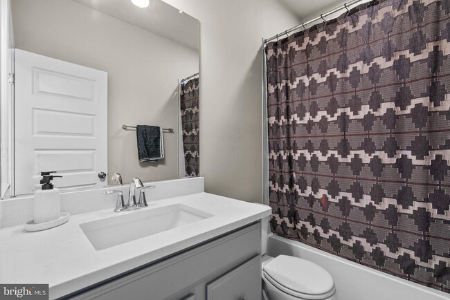Building Photo - 720 Glenn Lk Dr
