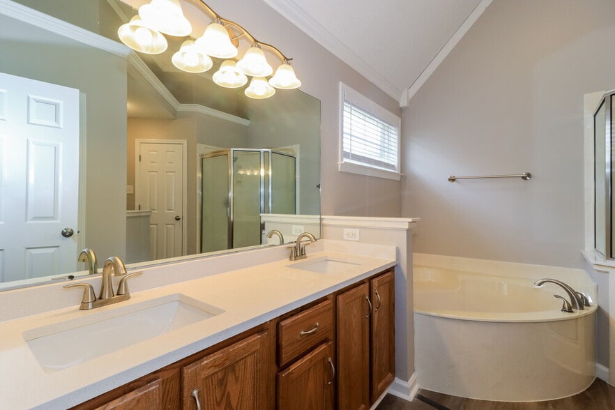 Building Photo - 436 Bruins Trce