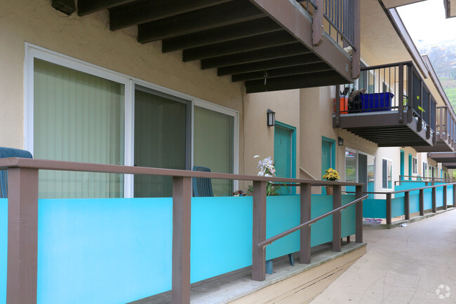 Building Photo - The Oak View Apartments