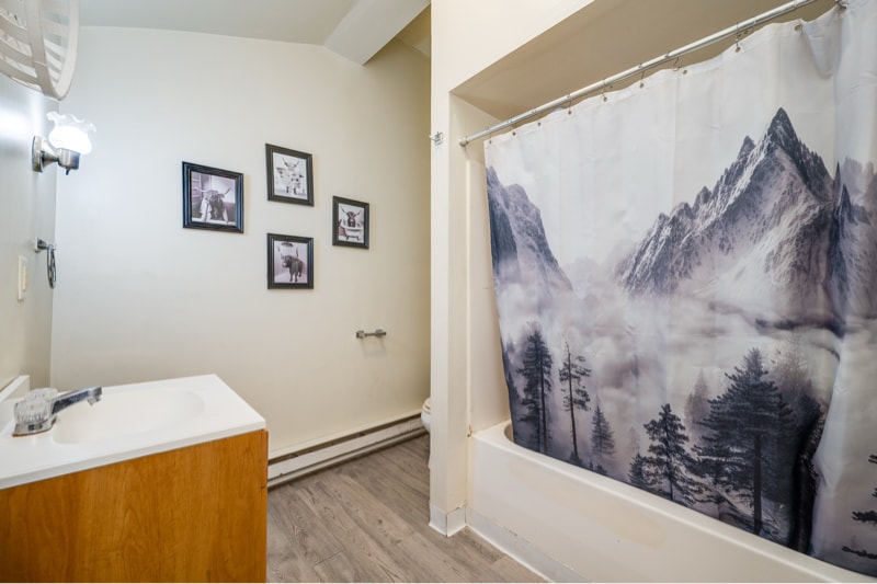 Building Photo - 612 W Market St