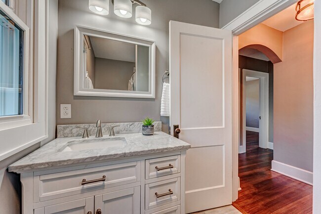 Building Photo - 58 Levels Rd