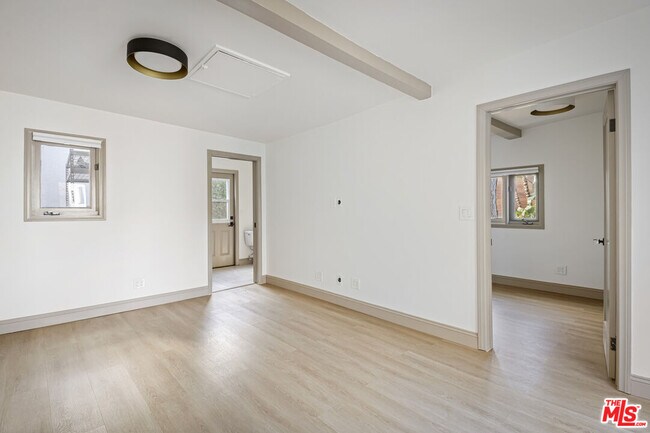 Building Photo - 1169 S Sierra Bonita Ave
