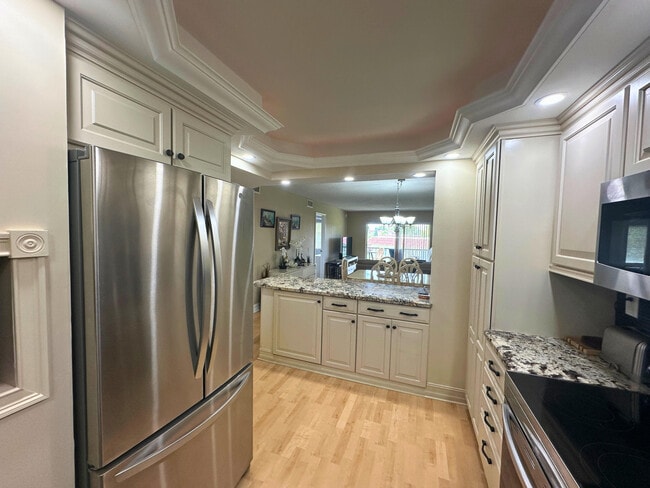 Building Photo - 8921 S Hollybrook Blvd