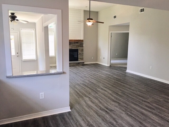 Building Photo - Nice 3 Bedroom Home For Rent!
