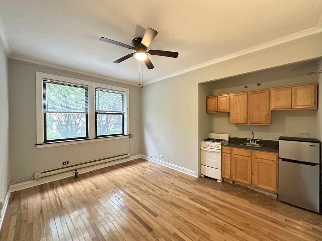 Building Photo - 4349 N Damen Ave