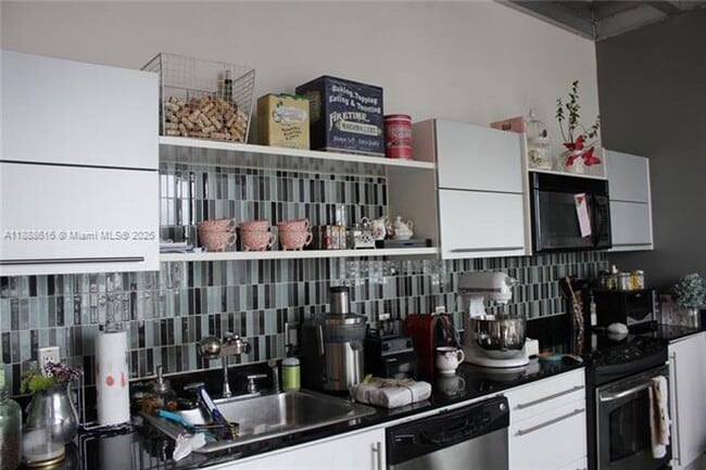 Building Photo - 690 SW 1st Ct