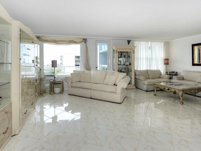 Building Photo - 3450 S Ocean Blvd
