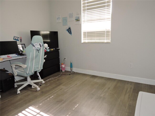 Building Photo - 413 SW 147th Ave