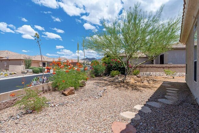 Building Photo - Gated Community!