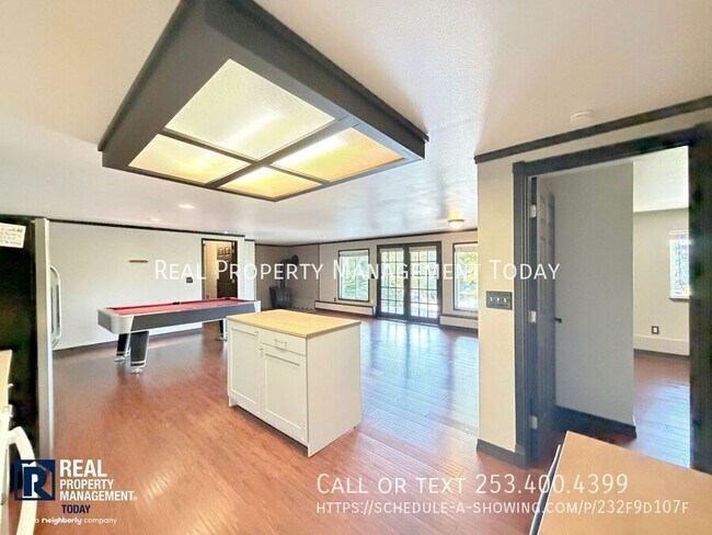Building Photo - 1531 Vista Dr