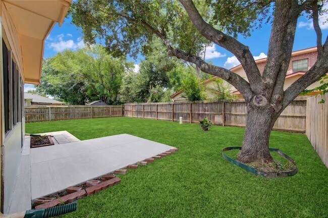 Building Photo - 7302 Greenwood Point Dr