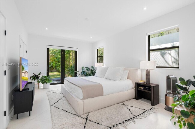 Building Photo - 2489 Meridian Ave