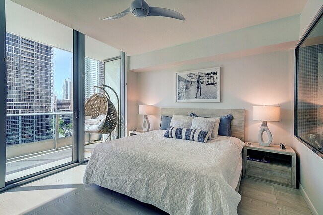 Building Photo - 200 Biscayne Blvd Way