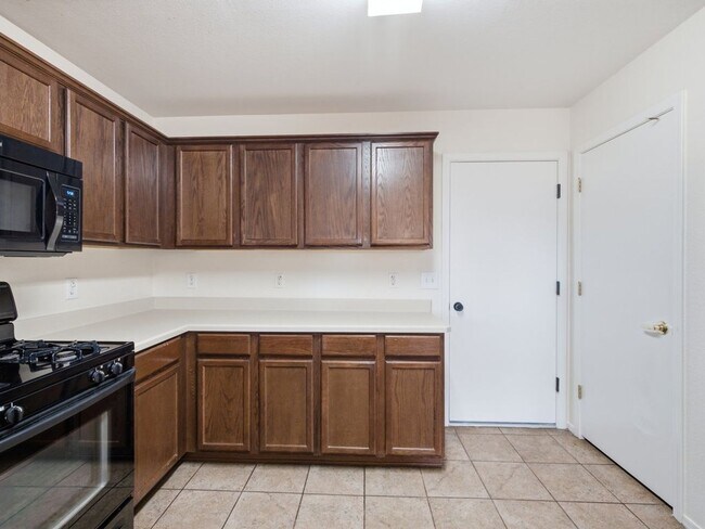 Building Photo - 6790 S Parliament Dr