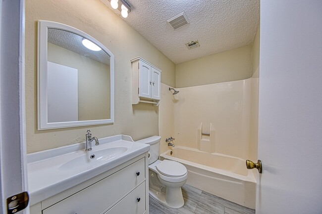 Building Photo - 22411 Elsinore Dr