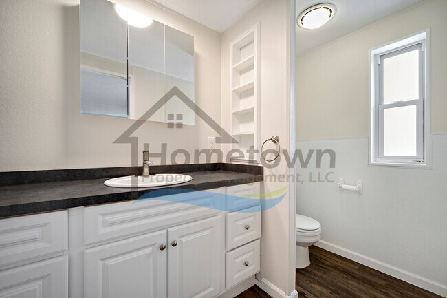 Building Photo - 2 Bedroom 2 Bathroom Home with Off-Street Parking Available in Athol!