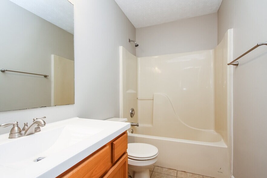 Building Photo - 5885 Gadsen Dr