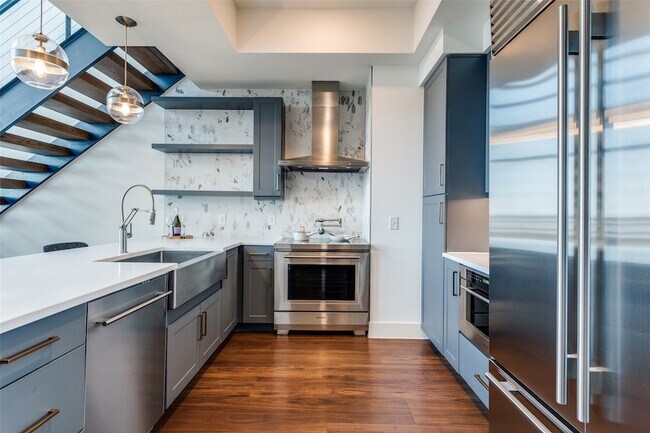 Building Photo - 3611 Congress Ave