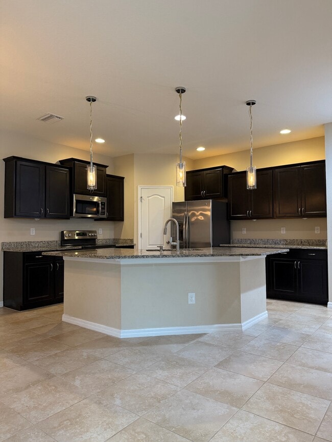 Building Photo - 32982 Windelstraw Dr