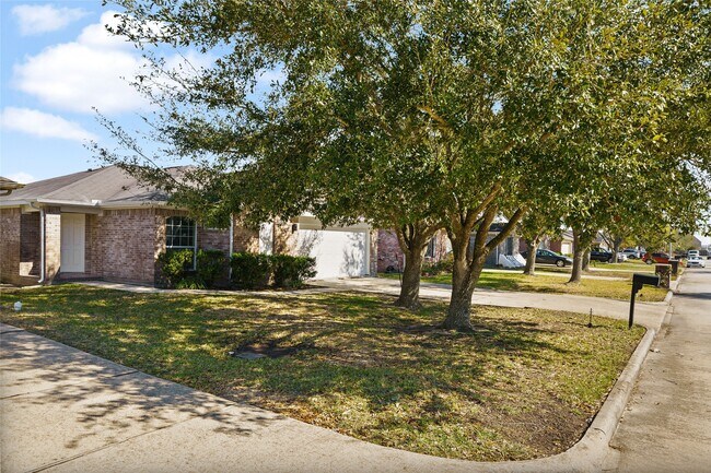 Building Photo - 5203 Panay Park Dr