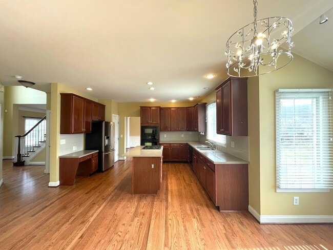 Building Photo - 4823 Vista Ridge Dr