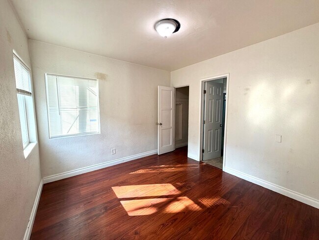 Building Photo - Now available 1bed/1bath unit in Normal Heights!