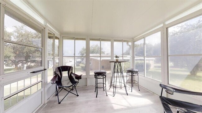 Building Photo - 1519 Hillcrest Dr