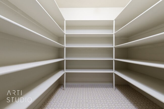 Building Photo - 4 Bedroom 2.5 Bath Home in Creekside Village