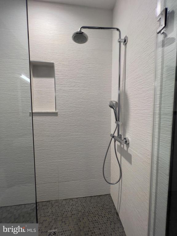 Building Photo - 423 Wallace St