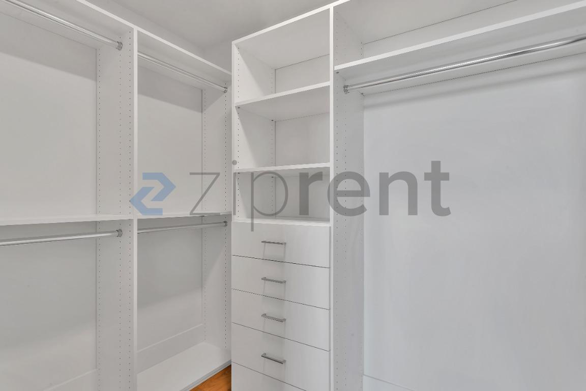Building Photo - Unit 422
